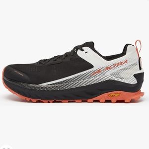 Like NEW Altra Olympus 4 running shoes